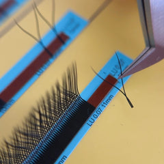 Boostific x Henrietta Orosz BE.BOLD. YY lashes 16 lines